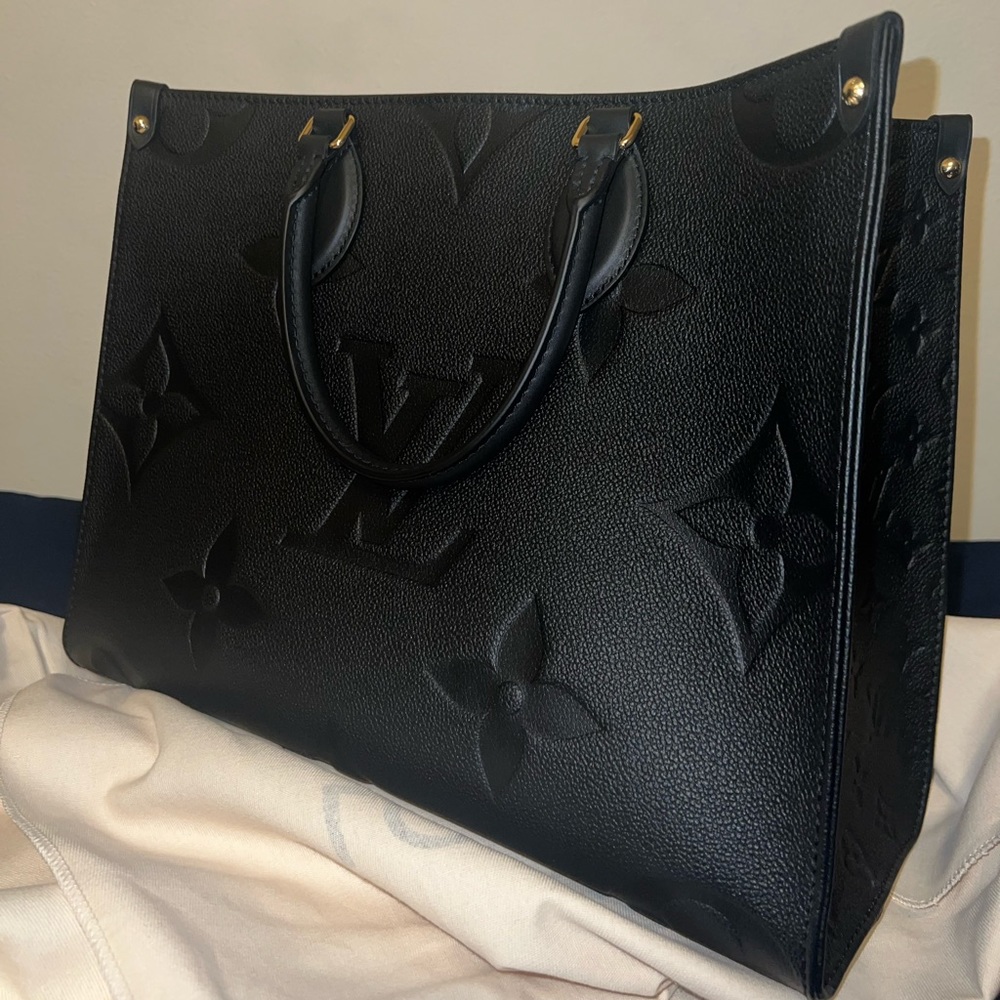 Louis Vuitton OnTheGo Tote MM Black Leather